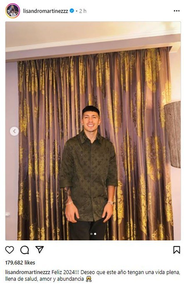 Man United star Lisandro Martinez posed with a toothy grin ahead of New Year's Eve