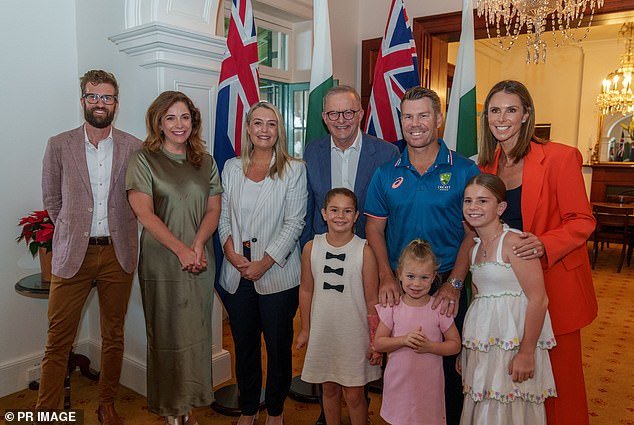 Prime Minister Anthony Albanese, his partner Jodie Haydon (third from left) and Federal Sports Minister Anika Wells (second from left) posed for a photo with the Warner family