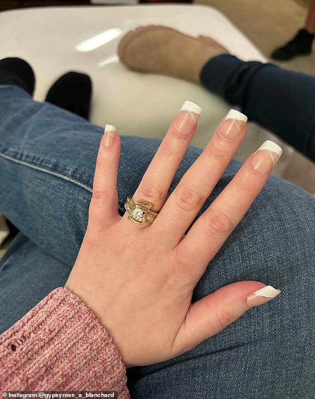 The couple revealed that Anderson decided to sneak an engagement ring into the Chillicothe Correctional Center in Missouri to propose to Gypsy during their third conjugal visit.