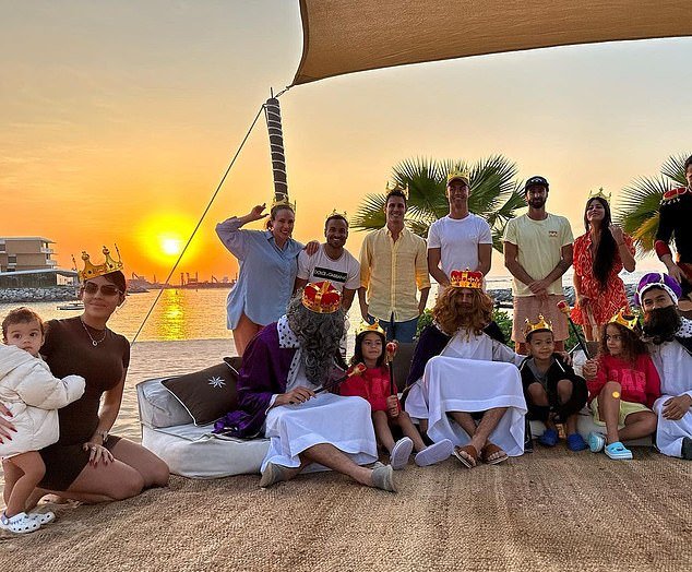 Georgina Rodriguez (left) and Cristiano Ronaldo (back row, center) celebrated Epiphany in Dubai with their children and their best friends, including her fitness trainer (back row, far left), El Chiringuito journalist Edu Aguirre (back row, yellow shirt) , Ronaldo's former roommate Miguel Paixao (back row, second from right) and Aguirre's wife (far right)