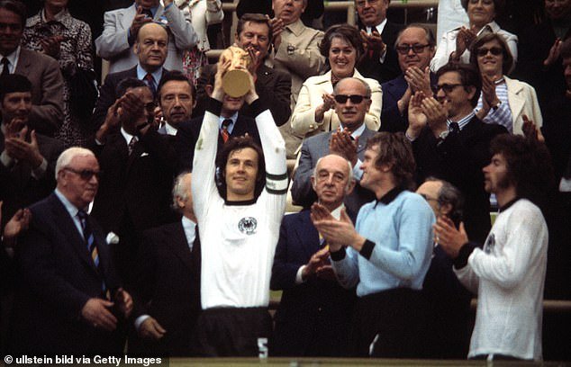 1704790652 68 Franz Beckenbauer39s last photo in public The German football legend