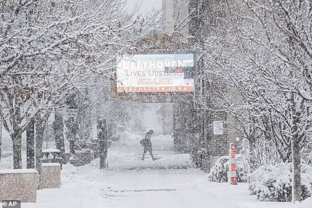 Heavy snow in Iowa has turned the campaign upside down.  In Cedar Rapids (pictured here), snow began falling around 6pm on Monday and continued for 24 hours through Tuesday