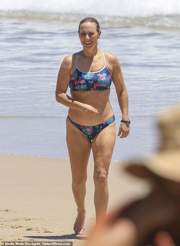 The mother-of-three showed off her natural beauty with a makeup-free look on the beach