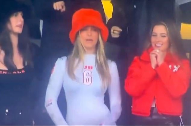 Niles stole the show by wearing an eye-catching bodysuit during a game in Cincinnati last weekend