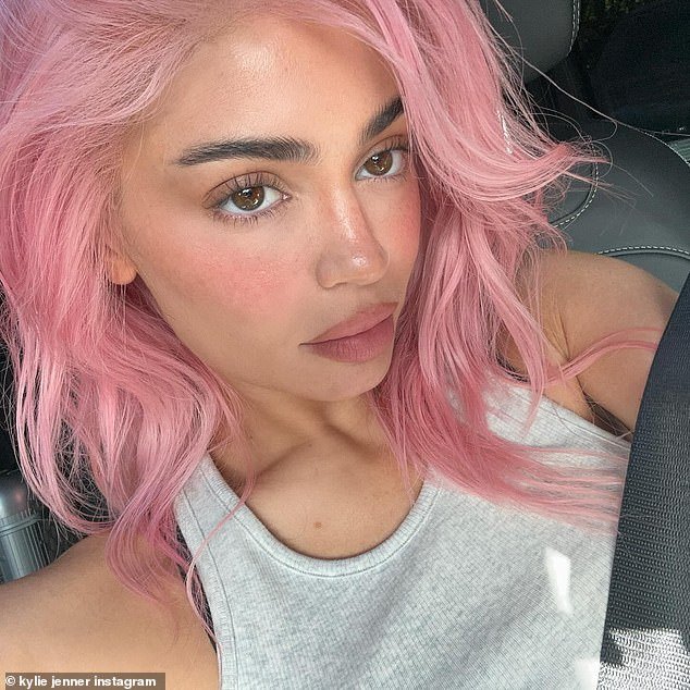1705434554 771 Kylie Jenner goes back to pink Reality star displays head