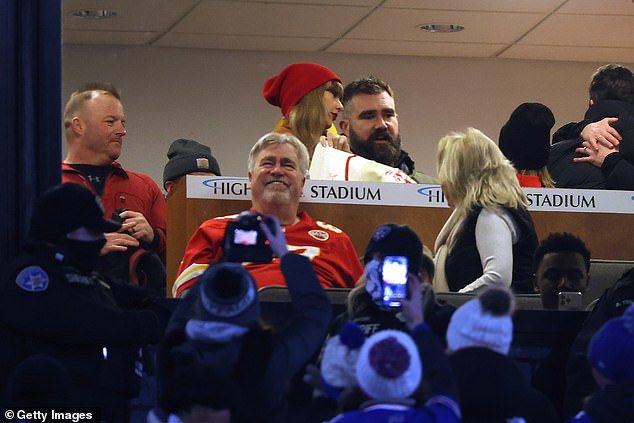 Meanwhile, Jason was photographed in the stands meeting Swift for the very first time at Highmark