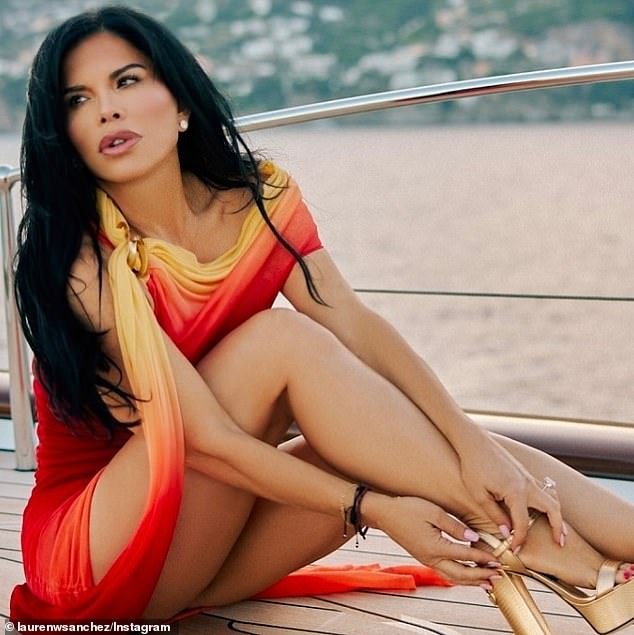 Lauren Sanchez, the fiancée of Amazon founder Jeff Bezos posted a sultry photo in the wake of Kelly's rant against her in a podcast