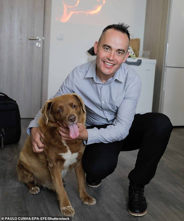 After complaints from some veterinarians who questioned his age, Guinness World Records last month began a formal review of the title issued last February.  In the photo Bobi and his owner, the Portuguese Leonel Costa