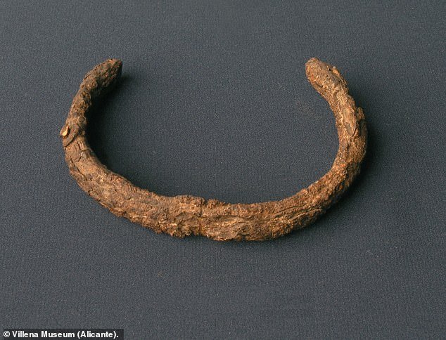 Researchers found a cap and bracelet containing meteoric iron - the former had 5.5 percent and the latter only 2.8 percent