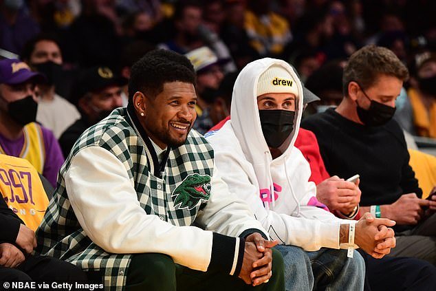 TMZ reports that nothing has been confirmed yet, but Usher is keen to get Bieber on board for the spectacular (2021 photo)