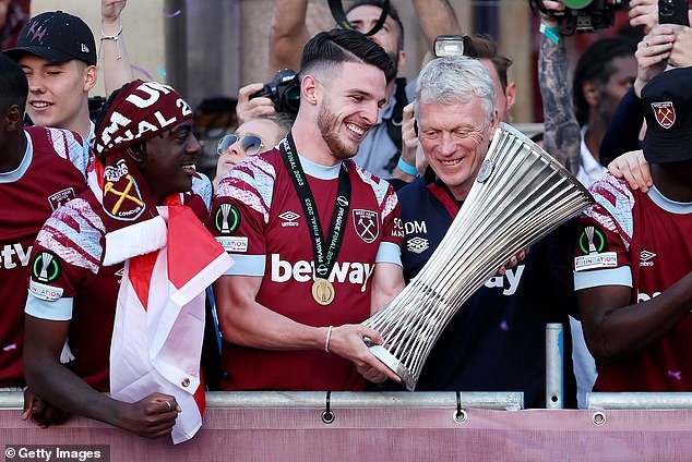 Chris Sutton believes Moyes 'did everything he could' at West Ham (pictured with Declan Rice after their Europa Conference League success last summer)