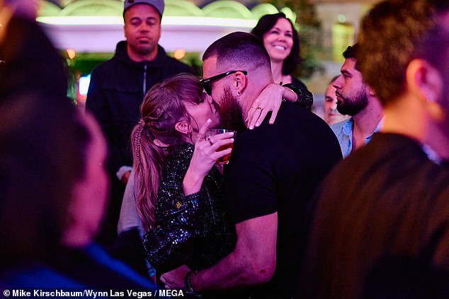 The loved-up couple then partied the night away in Vegas with some famous friends