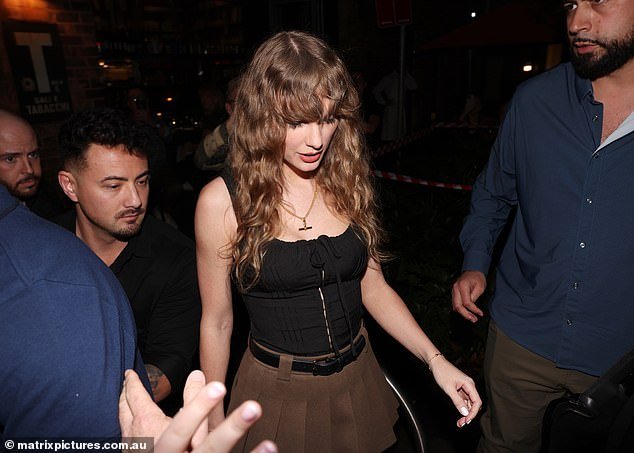 1708428742 228 Taylor Swift wows onlookers as she steps out for dinner