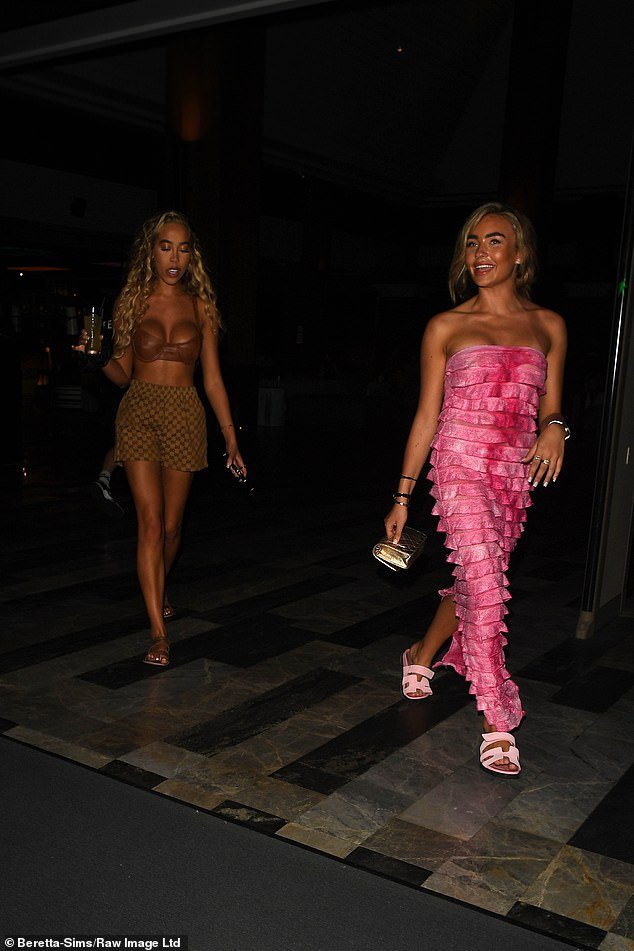 Ella looked glamorous in a pink ruffled dress, which she teamed with a pair of pink sandals and a quilted gold handbag