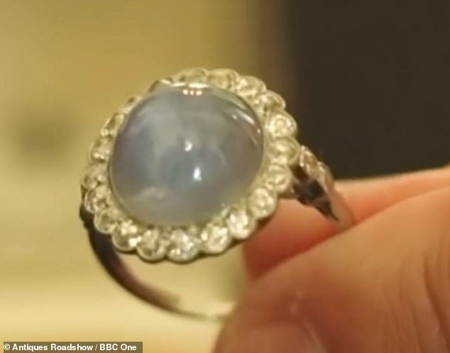 During an appraisal in Pollok Park in the last episode, a woman brought in a beautiful elegant ring that had been in her family for decades