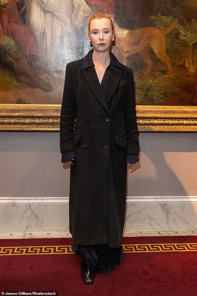 Actress Lauren Lyle wore a long dark gray coat to the bash