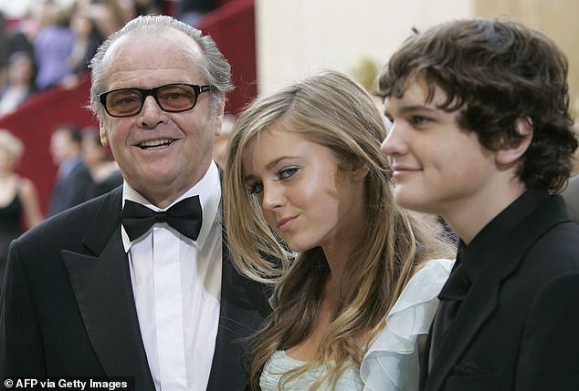 With her father Jack Nicholson (L) and brother Raymond in 2006