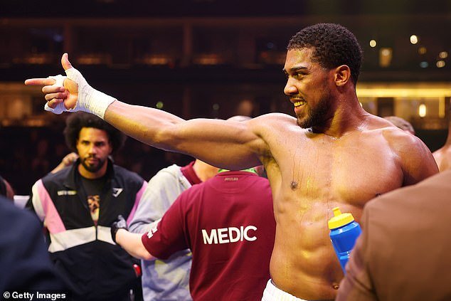 1709945730 823 Anthony Joshua knocks out Francis Ngannou in the SECOND ROUND