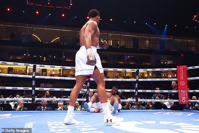 Anthony Joshua knocked down Francis Ngannou in the first round of their fight