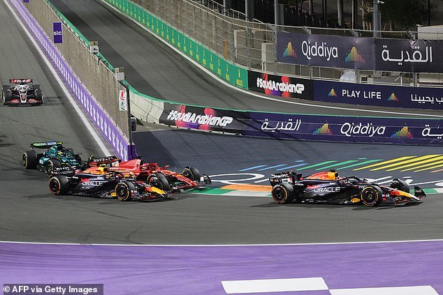 Verstappen led at the start while Perez fought for second place with Leclerc's Ferrari