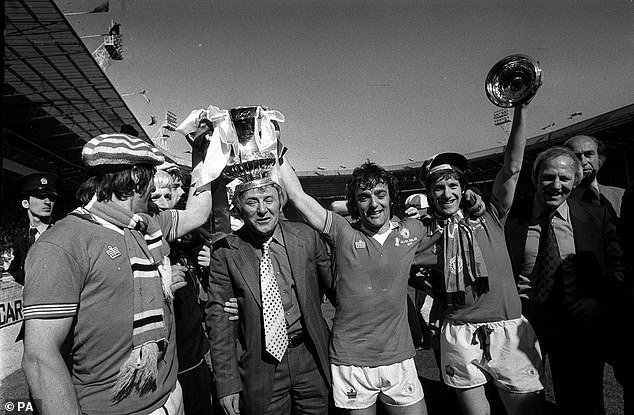 (L-R) Stuart Pearson, Tommy Cavanagh, Tommy Docherty, Lou Macari, Gordon Hill and Frank Blunstone celebrate after Manchester United's FA Cup final victory over Liverpool at Wembley