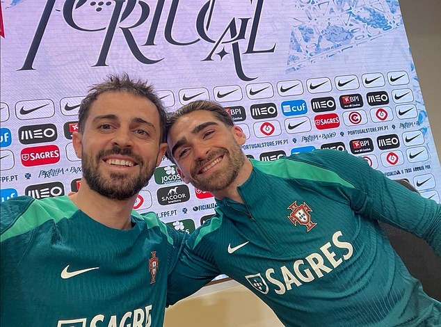The pair spoke to journalists on Tuesday and took this selfie during the press conference