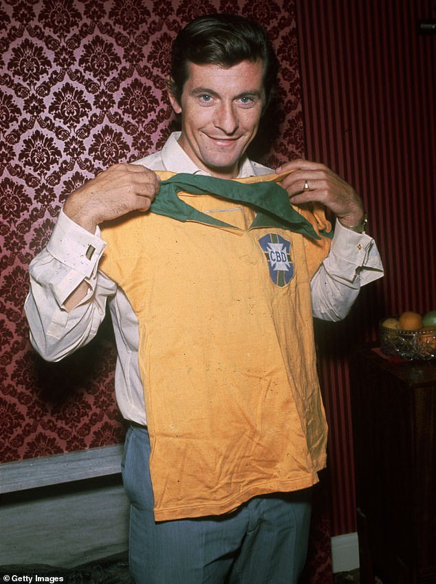 Mullery had received a signed shirt from Pele a year earlier, but it had been stolen