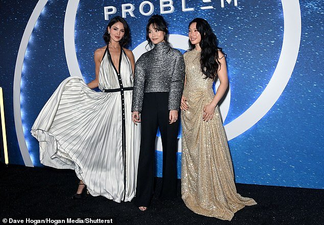 Eiza posed with her female co-stars Zine Tseng, who wore a dark silver top, and Jess Hong, who wore a beautiful gold dress