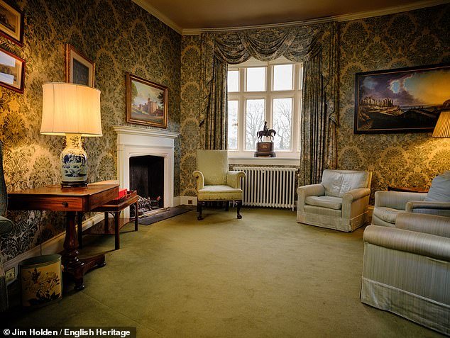 The Queen Elizabeth Room - This is where the Queen Mother read the newspapers (especially the racing press) and watched TV