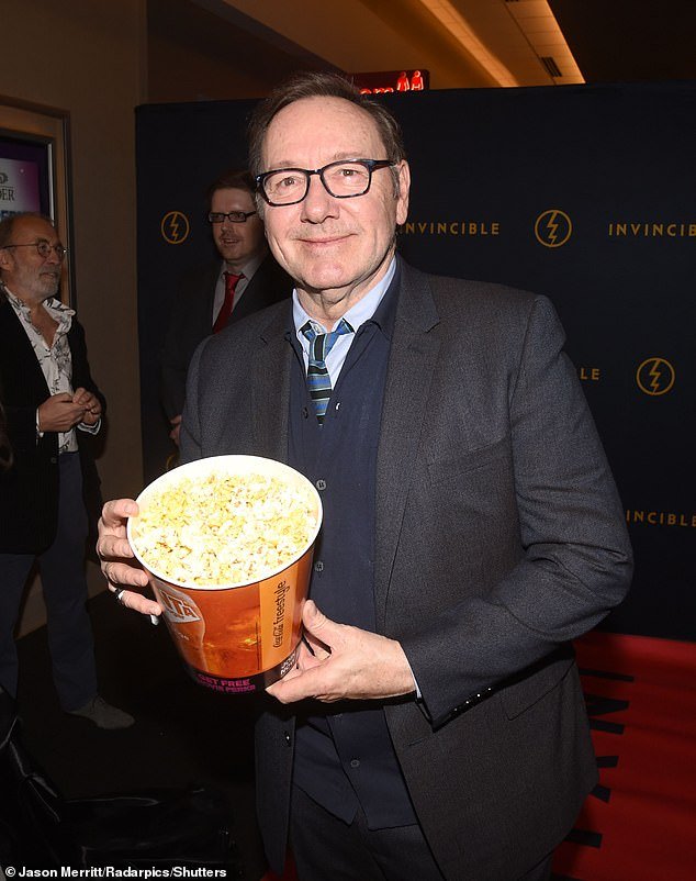 Spacey wore a black blazer and matching pants, a navy blue cardigan and a light blue shirt.