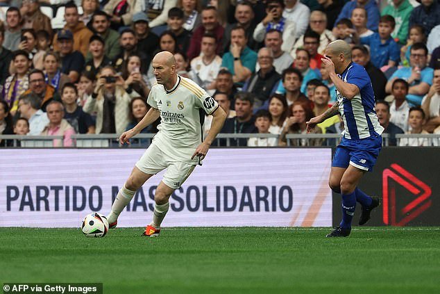 1711199101 164 Zinedine Zidane rolls back the years at the age of