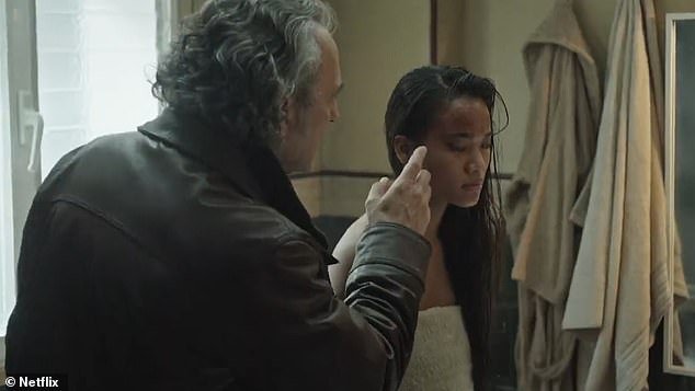 The show follows Tirso, an army veteran, as he tries to take revenge on the Madrid gang that kidnapped his adopted granddaughter, Irene (played by Nona Sobo, right).