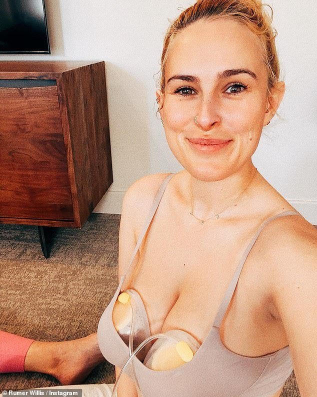 She also shared a smiling selfie while using a breast pump