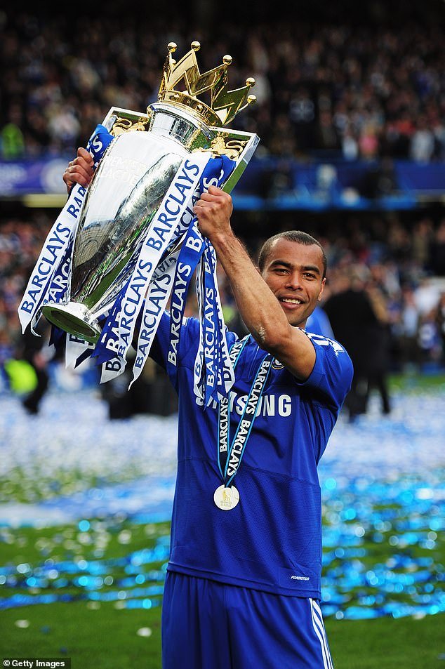 He won the third of three Premier League crowns with Chelsea in 2009–10 under Carlo Ancelotti
