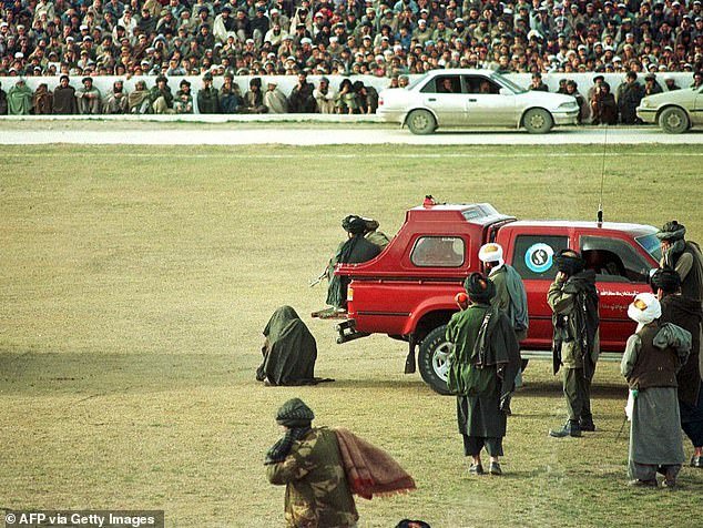 Illustrative image shows an alleged murderer being executed in front of a crowd in Kabul in 1998