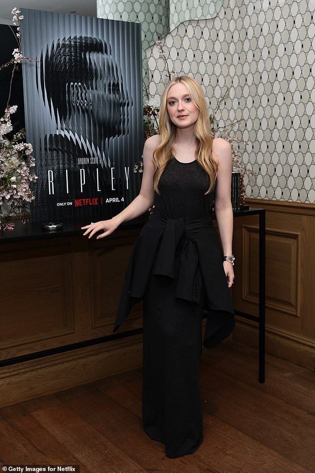 1711524140 310 Dakota Fanning rocks chic LBD as shes supported by little
