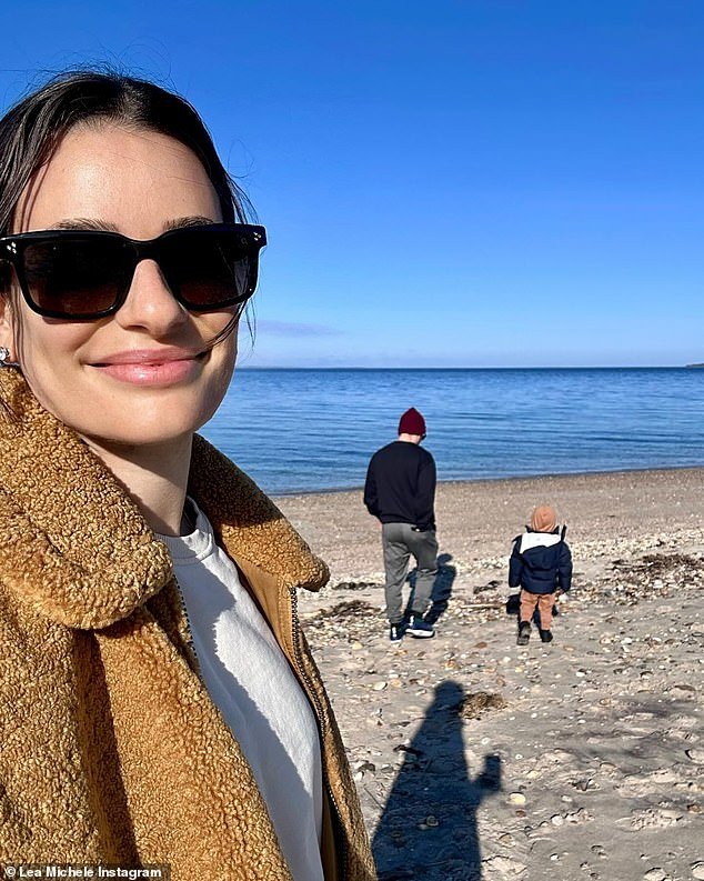 Here the family of three is seen on the beach, quickly shared on Lea's Instagram