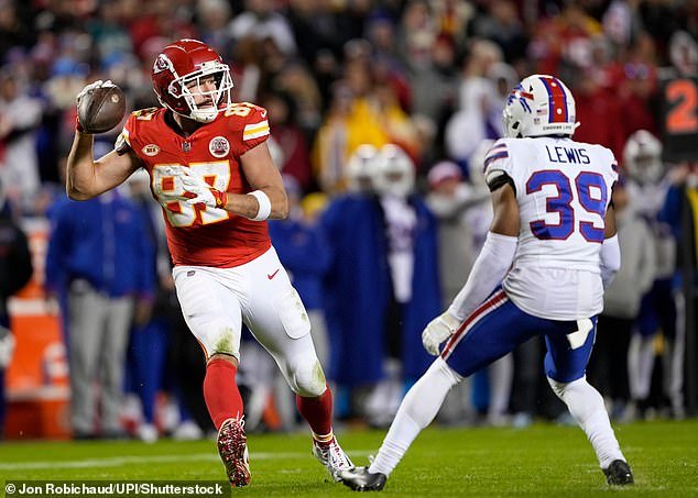Chiefs fans predicted that Travis Kelce will throw more laterals when he plays with Rees-Zammit