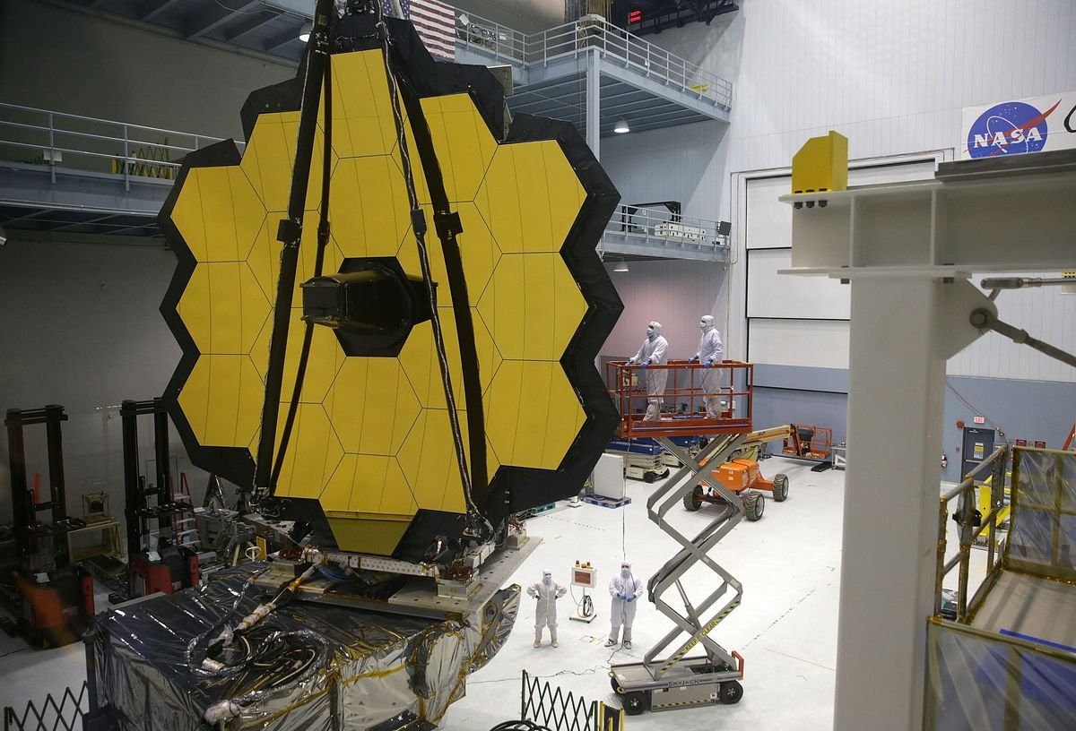 The mirrors of the James Webb Space Telescope are lifted into a warehouse