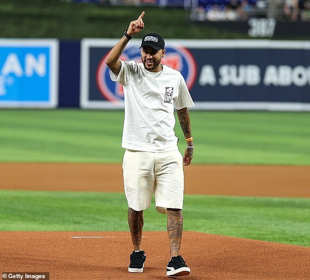 The Brazilian star greeted the crowd after receiving a warm welcome from the Marlins fan base