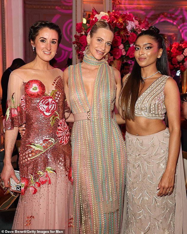 Poppy posed next to Rosanna Falconer (L) and Tanya Saha Gupta (R)