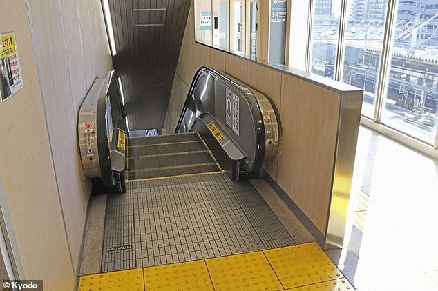 The man from Hitachi, a city in Ibaraki Prefecture, was alert when he was found at the escalator exit around 9 p.m. on Tuesday (photo), but later lost consciousness and was taken to a local hospital, local media reported.
