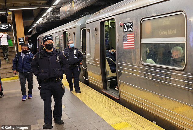 Adams deploys 94 bag screening teams to 136 stations, covering a total of 472 subway stations in New York City