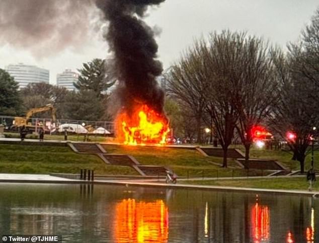One injured in fire at Lincoln Memorial in Washington DC