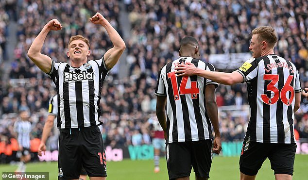 The Premier League returned with a bang before a seven-goal thriller at St James' Park got the weekend action underway