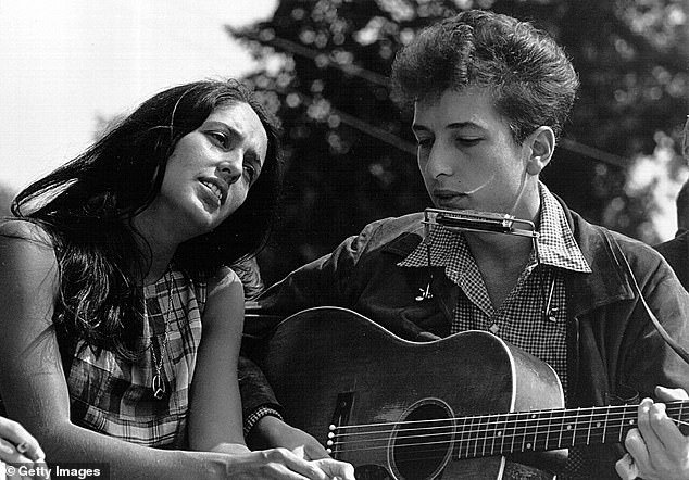 Bob Dylan pictured with Joan Baez on August 28, 1963 in Washington DC