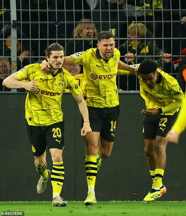 Niclas Fullkrug (center) scored the goal to make the score 4-4 on aggregate that evening
