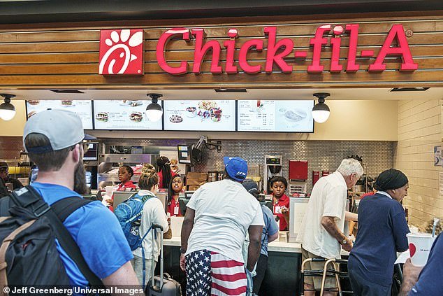 Next to the American fast food chain Chick-fil-A (photo), at Bantam and Biddy by Shaun Doty at Hartsfield¿Jackson Atlanta International Airport, you can enjoy tasty chicken meals