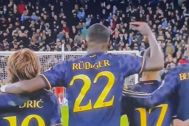 Antonio Rudiger appeared to tell Andriy Lunin which way Mateo Kovacic would shoot