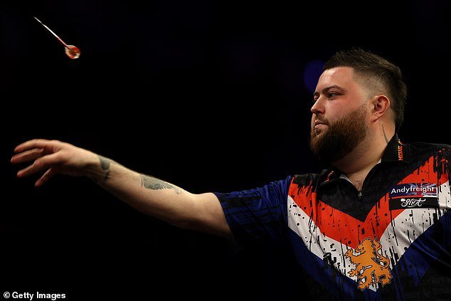 Smith averaged 102.32 to record his fourth Premier League victory over Littler